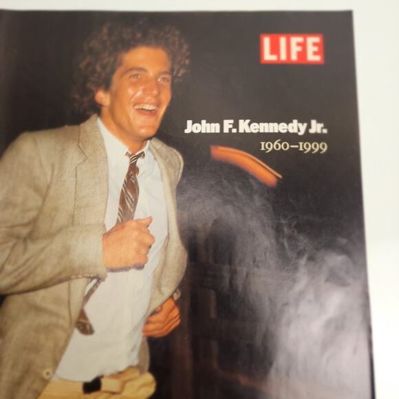 VTG Original JFK Life & Assignation Dallas Newspaper w/ Oswald Linked Lot of 5 - Picture 14 of 16